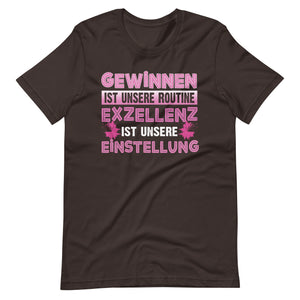 Gewinnen ist unsere Routine - Cheerleading T-Shirt